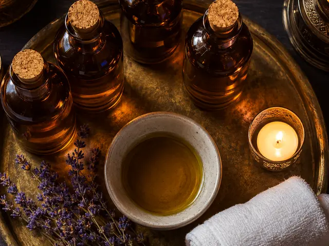Pirinç tepside aromaterapi yağları, lavanta ve mum — İkitelli, Masaj Salonun